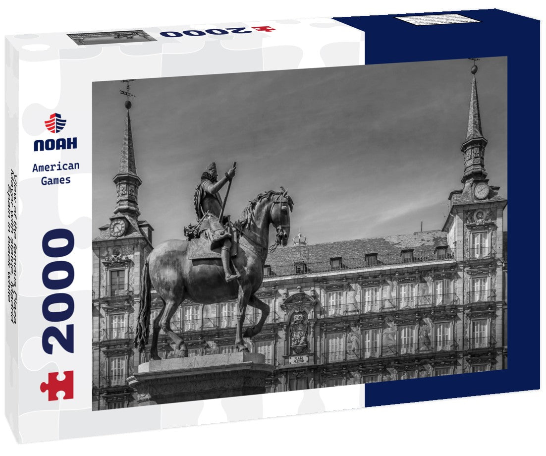 the famous Plaza Mayor with statue, Madrid, Spain 2000pc PuzzleBlack and White