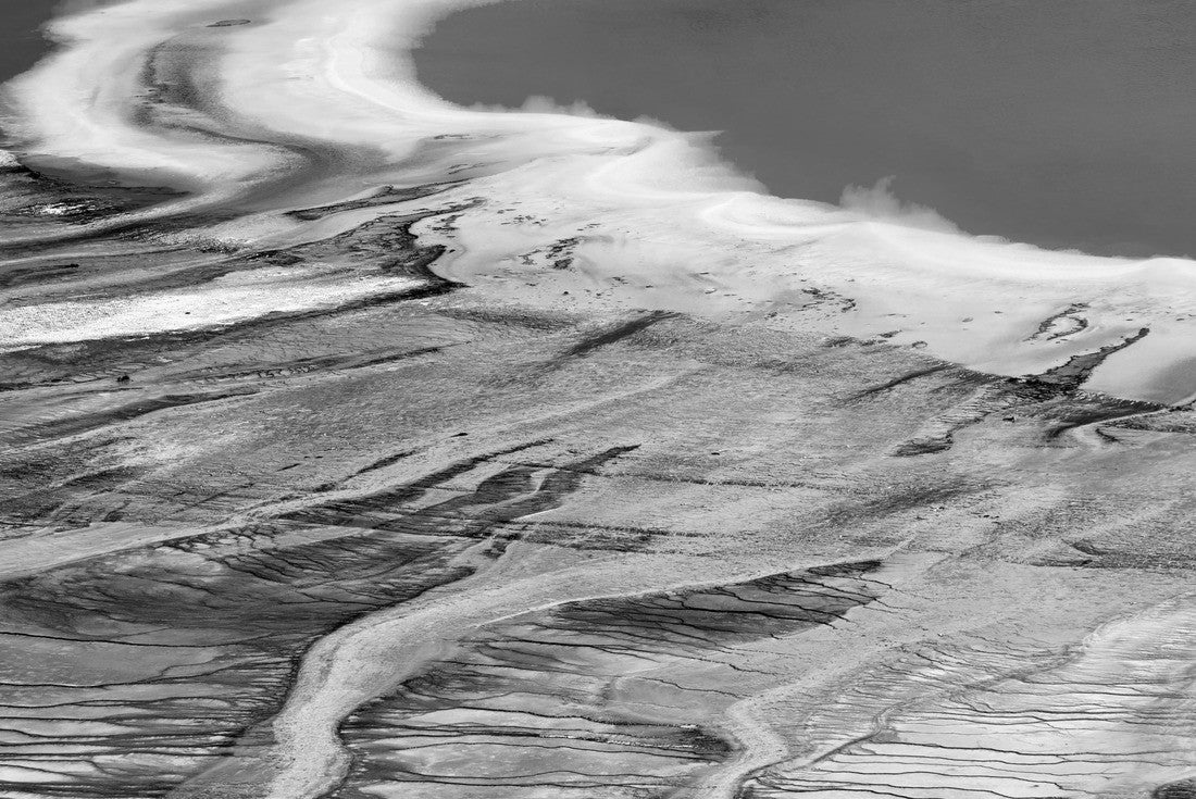 Grand Prismatic Spring closeup at Yellowstone National Park 2000pc PuzzleBlack and White