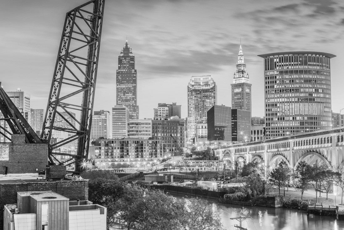 Cleveland, Ohio, USA downtown skyline on the river 2000pc PuzzleBlack and White