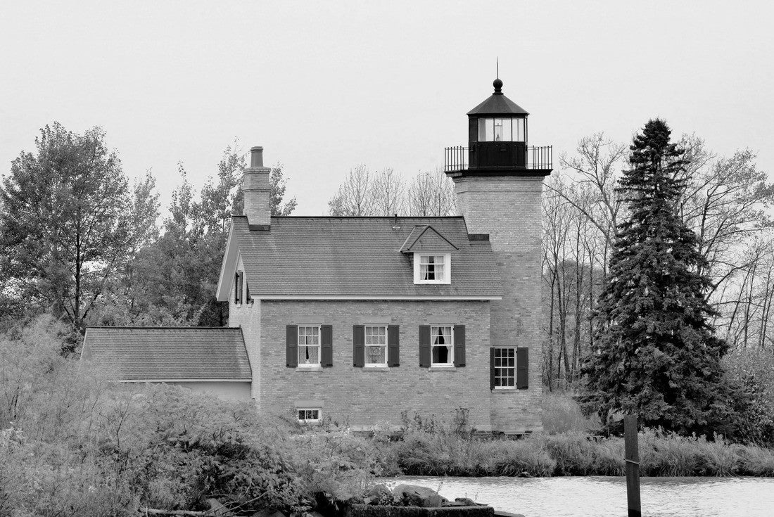 Ontonagon Lighthouse On Lake Superior By the Ontonagon River Ontonagon MI 2000pc PuzzleBlack and White