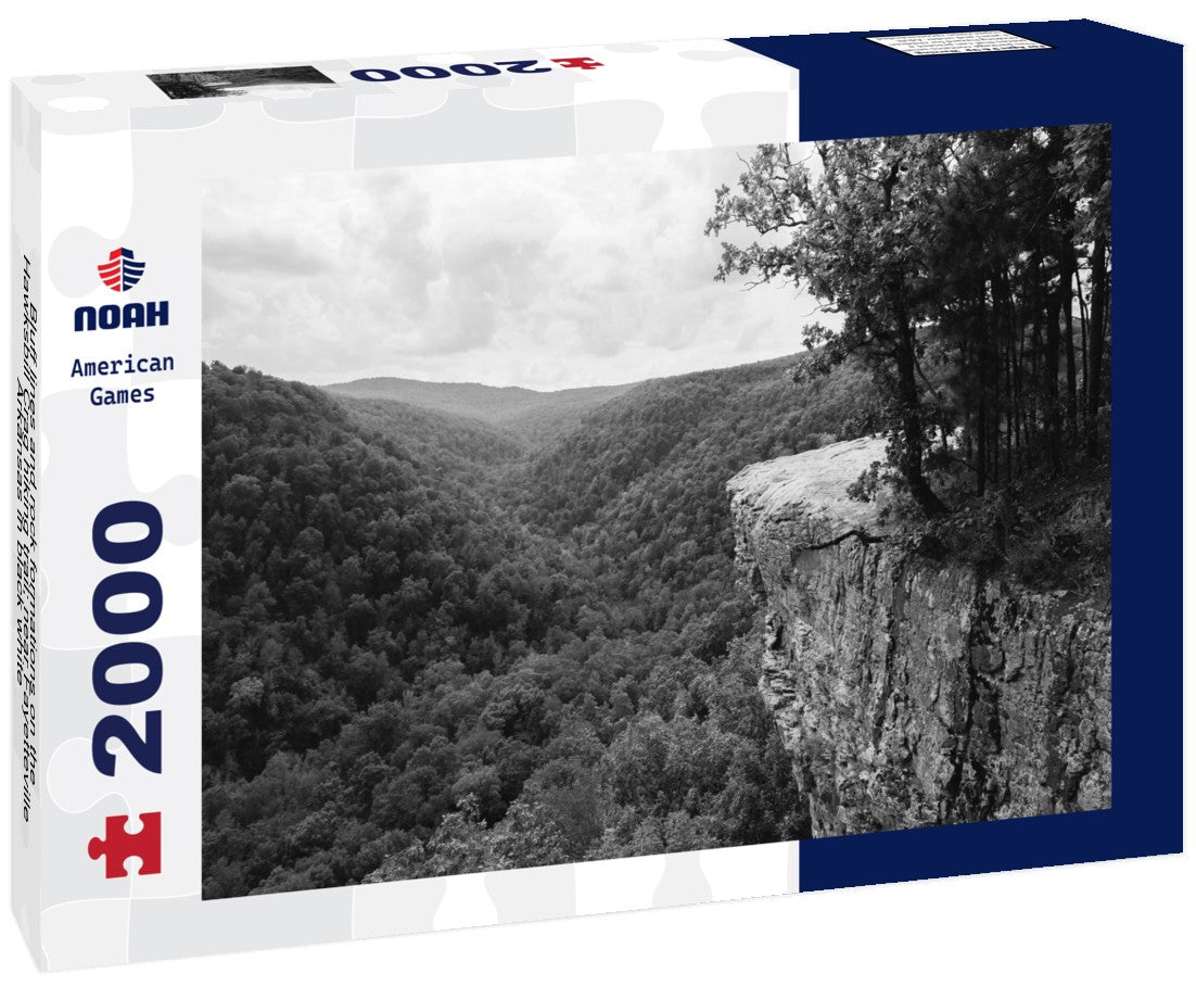 Bluff lines and rock formations on the Hawksbill Crag hiking trail; near Fayetteville, Arkansas 2000pc PuzzleBlack and White