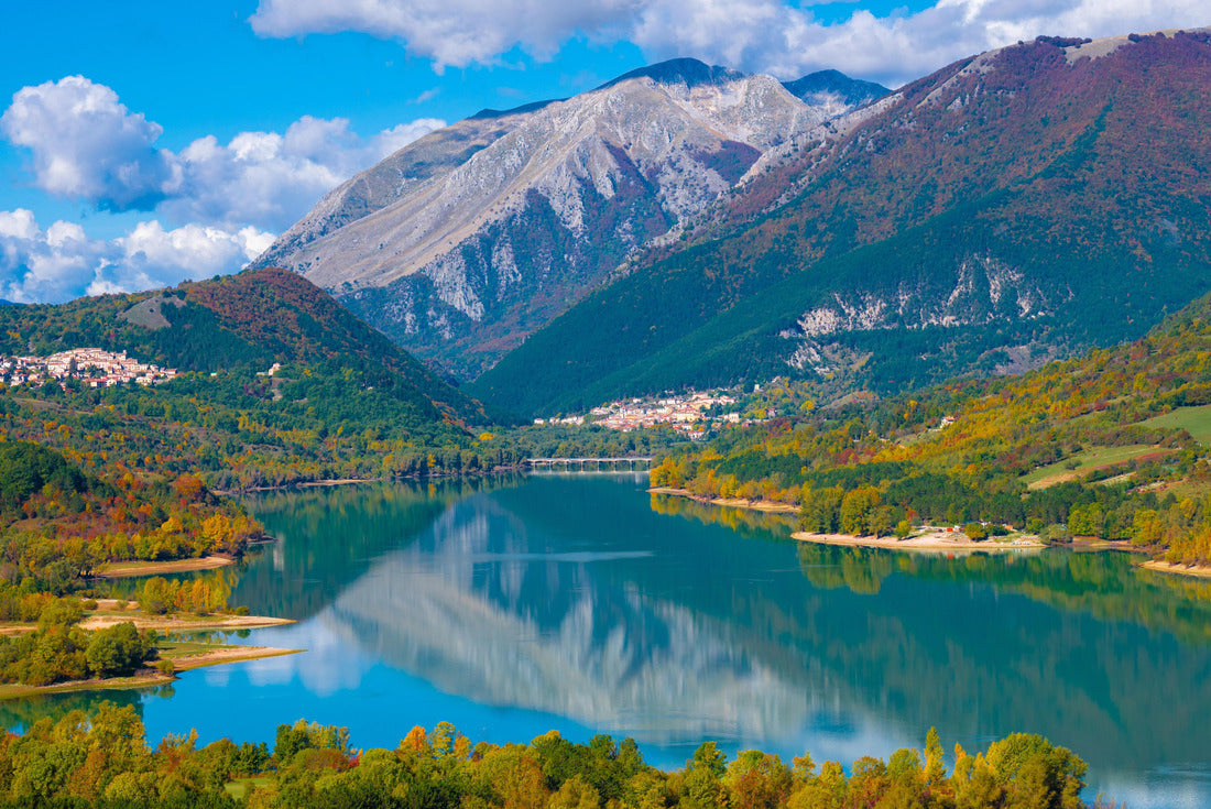 National Park Abruzzo, Lazio and Molise (Italy) - Autumn with foliage in the mountains nature reserve, with Barrea Lake, Camosciara and Val Fondillo emblem 2000pc Puzzle