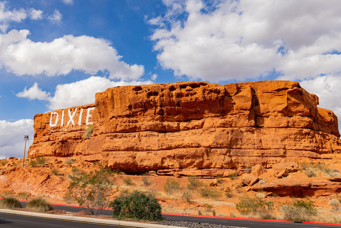 White Dixie letter of The Dixie Sugarloaf at St George, Utah, USA 2000pc Puzzle