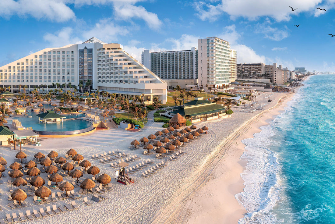 Cancun Beach with resorts near the blue ocean 2000pc Puzzle