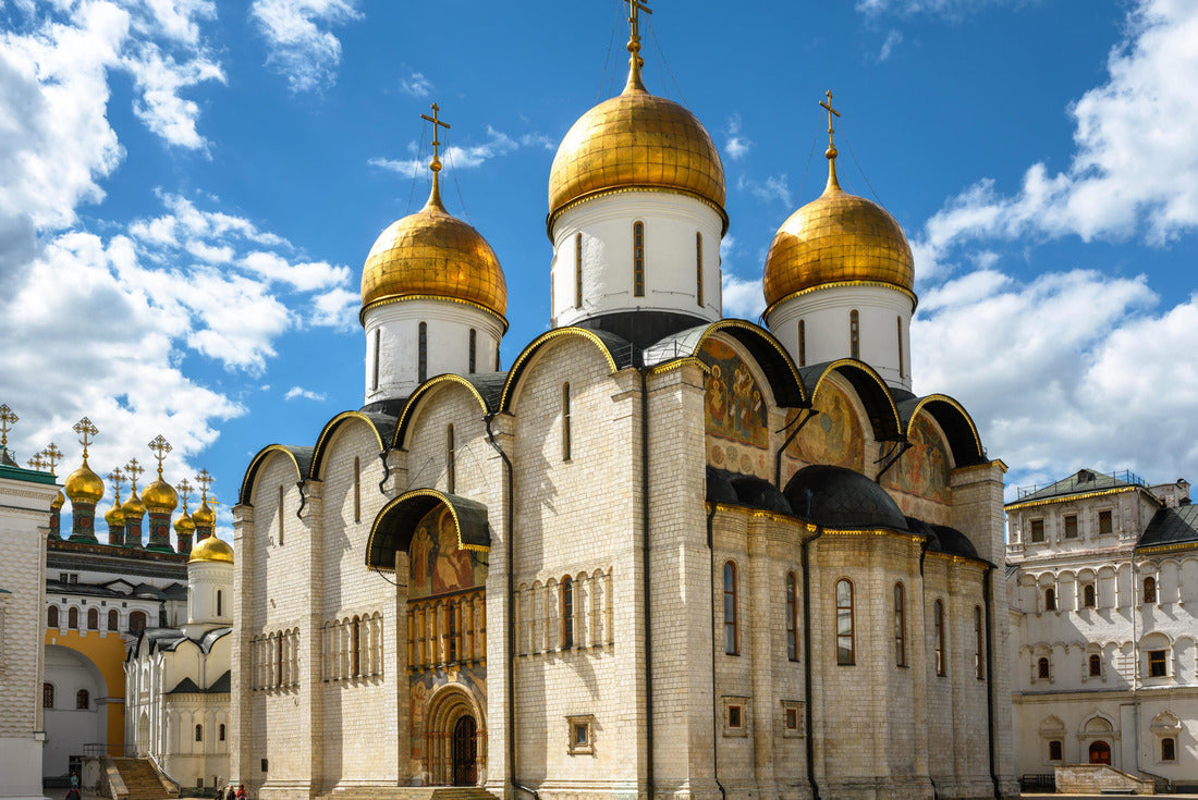 Dormition Cathedral (Assumption) inside Moscow Kremlin, Russia. It is famous landmark of Moscow. Russian Orthodox cathedral decorated with ancient frescoes. Old church in Moscow center in summer 2000pc Puzzle