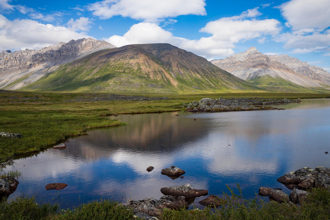 Landscape view of Gates of the Arctic National Park (Alaska), the least visited national park in the United States 2000pc Puzzle