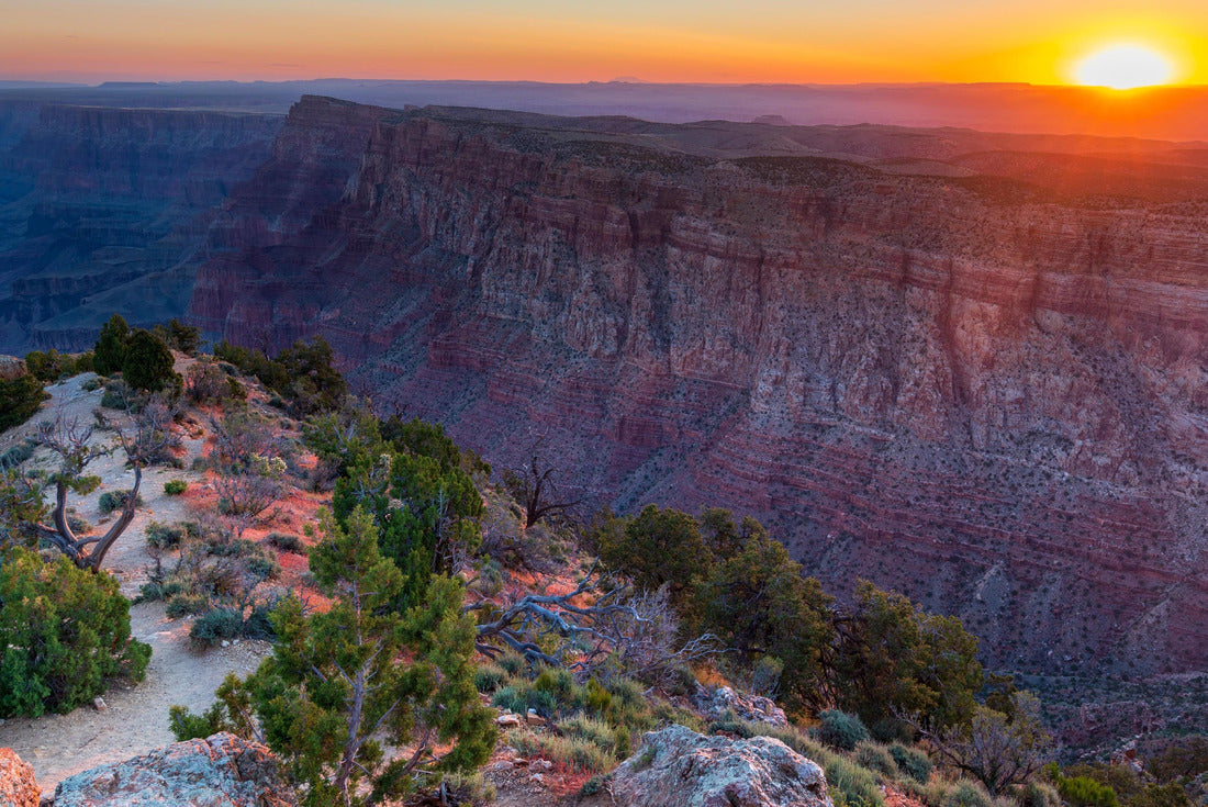 Grand Canyon National Park, in Arizona, USA, is home to much of the immense Grand Canyon, with its layered bands of red rock revealing millions of years of geological history 2000pc Puzzle