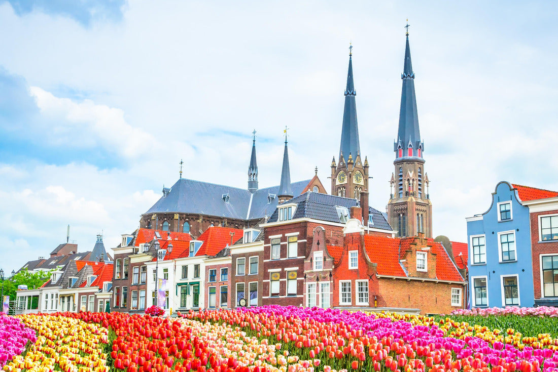 Traditional houses on the market square of the old beautiful city of Delft, Netherlands 2000pc Puzzle