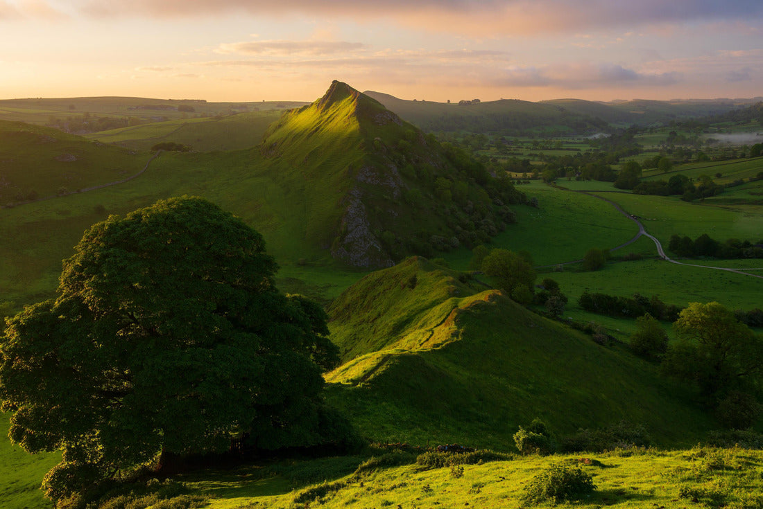 Glorious sunrise with golden light at Chrome Hill in The Peak District, UK 2000pc Puzzle