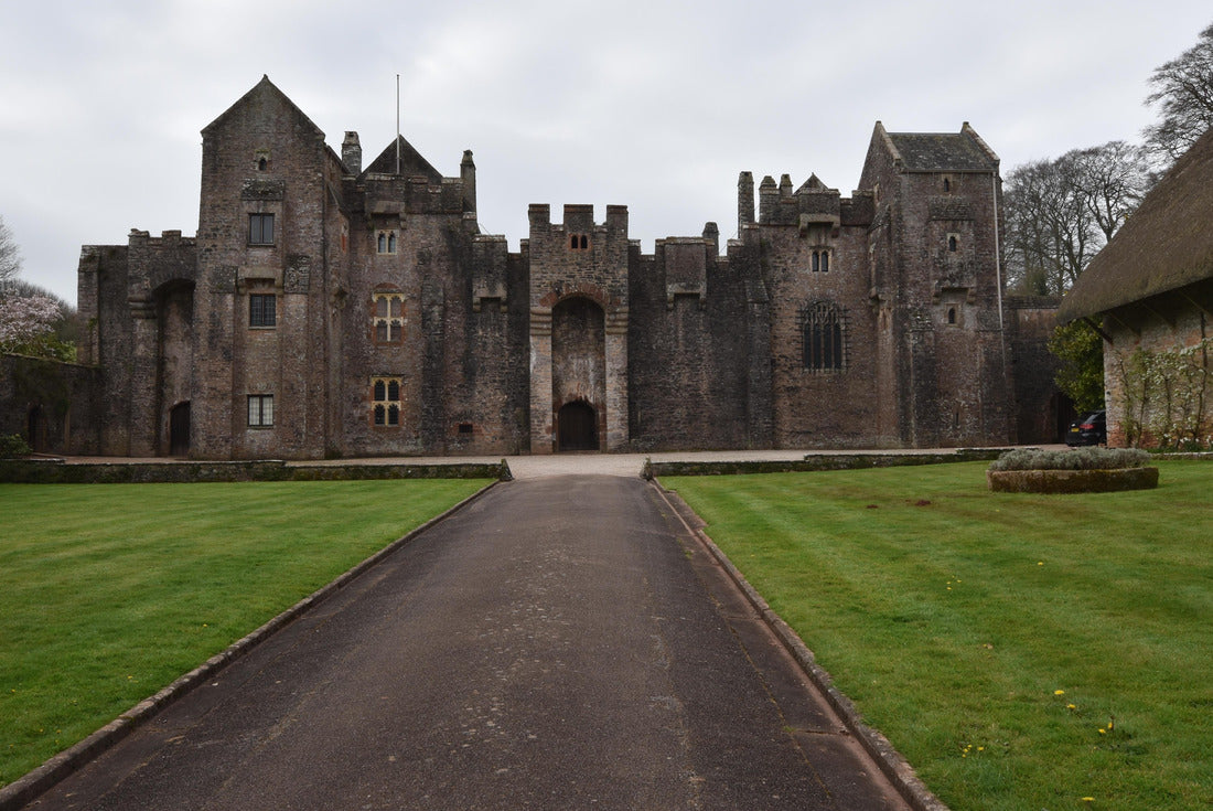 Compton Castle a dramatic fortified Manor House in Devon Valley 2000pc Puzzle