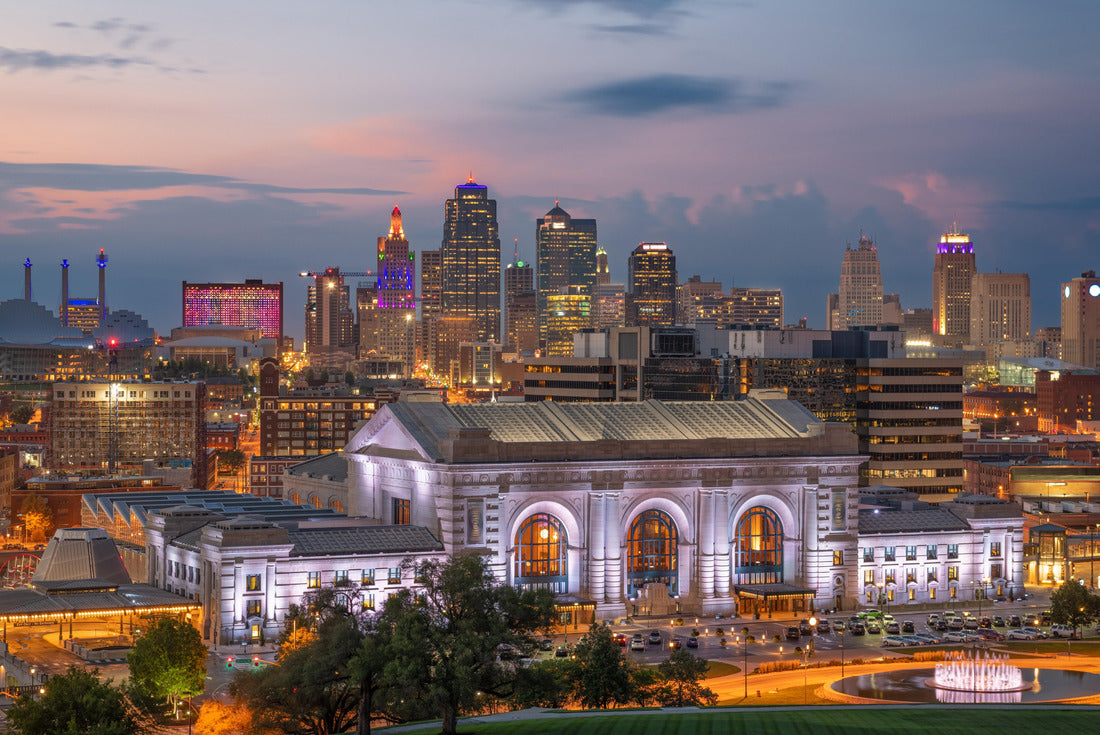 Kansas City, Missouri, USA downtown skyline with Union Station at dusk 2000pc Puzzle