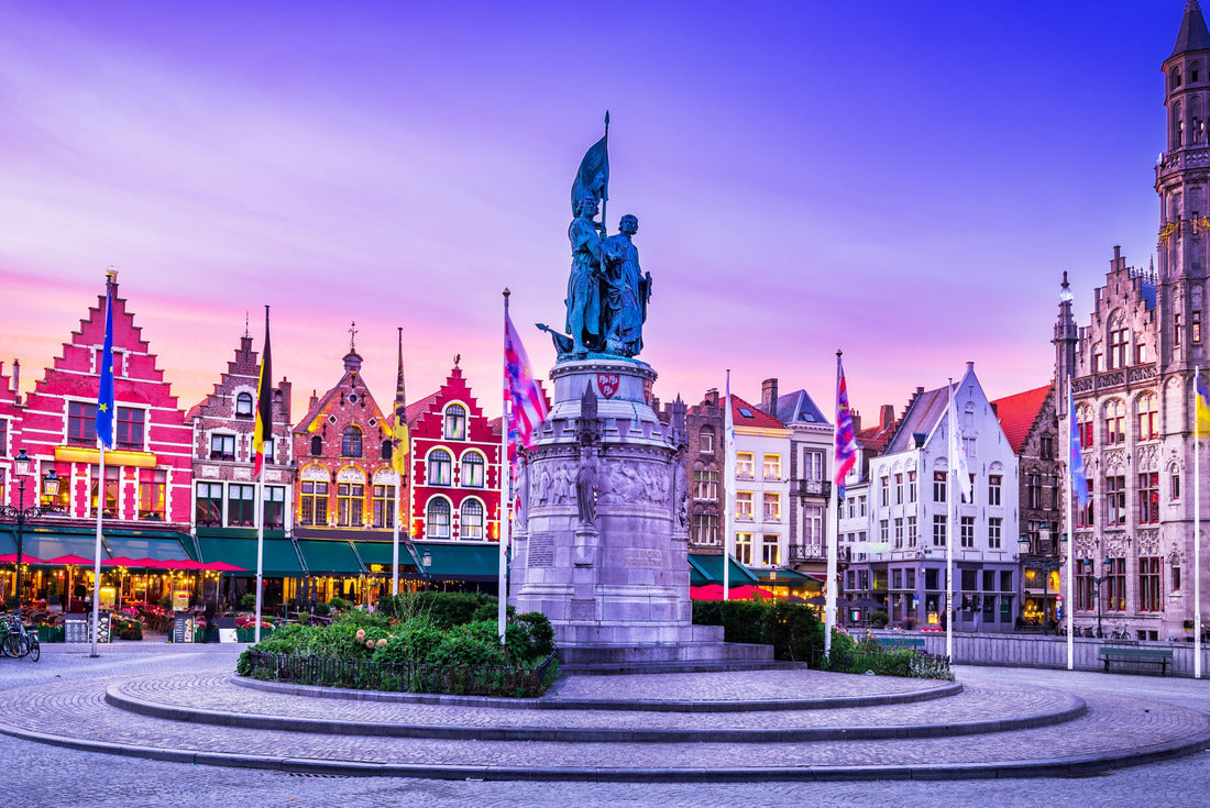 Noah Jigsaw Puzzle Bruges, Belgium. Grote Markt, meeting point for the Brügelings and tourists in Bruges, West Flanders 2000 pieces