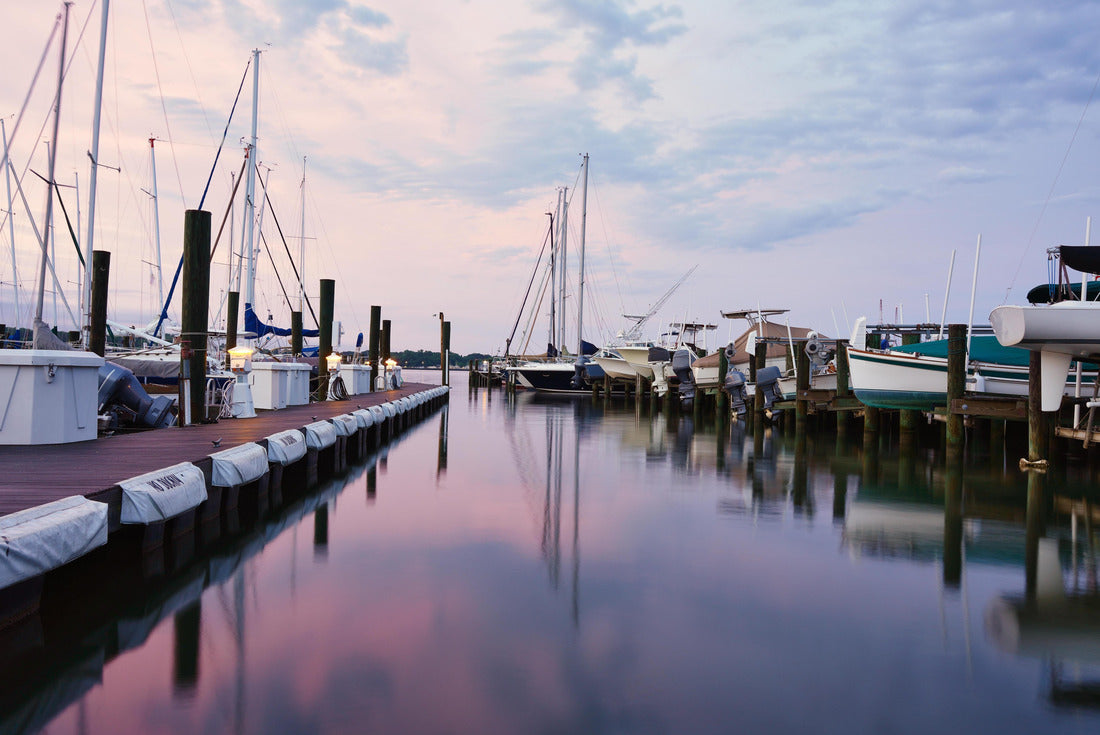 Boats in the marina at sunset. A pastel-skied sky over Annapolis on the Chesapeake Bay in the state of Maryland, USA 2000pc Puzzle
