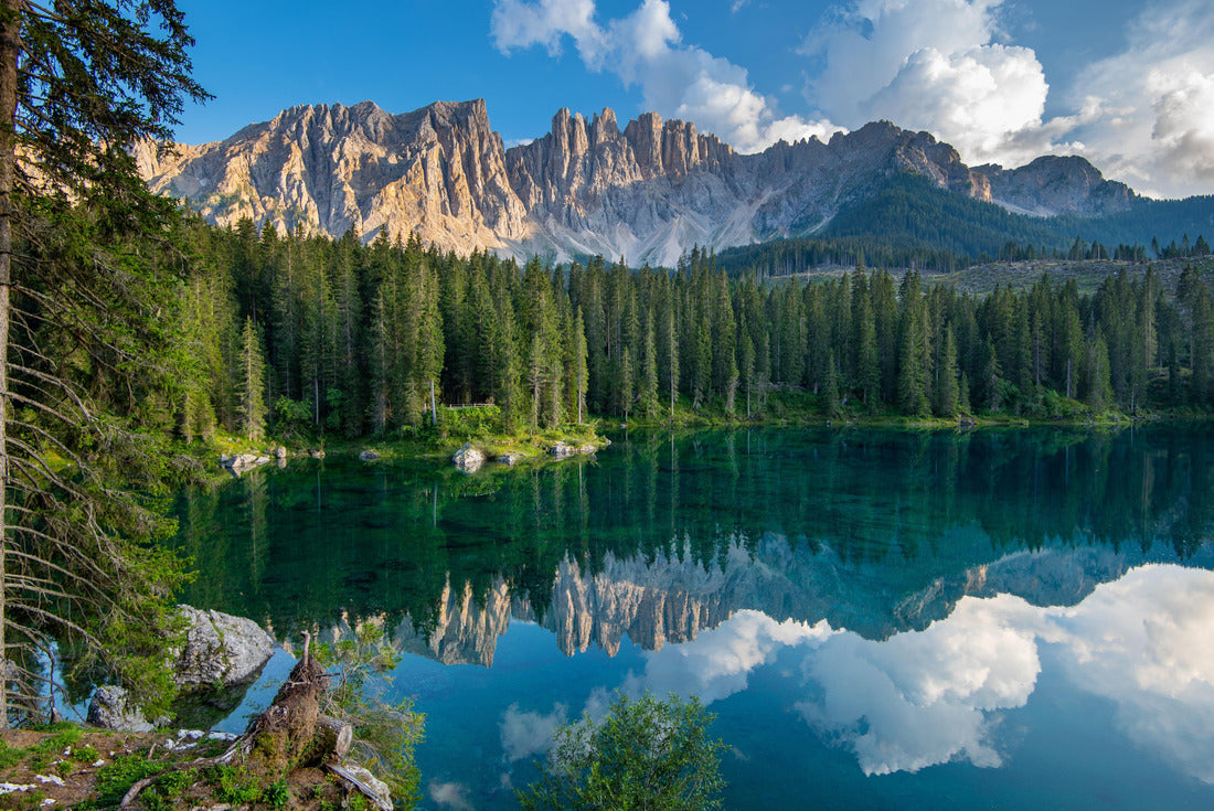 Paradise landscape at Lake Carezza (Lago di Carezza, Carezza-See) in the Italian Dolomites at Monte Latemar, Province of Bolzano, South Tyrol 2000pc Puzzle