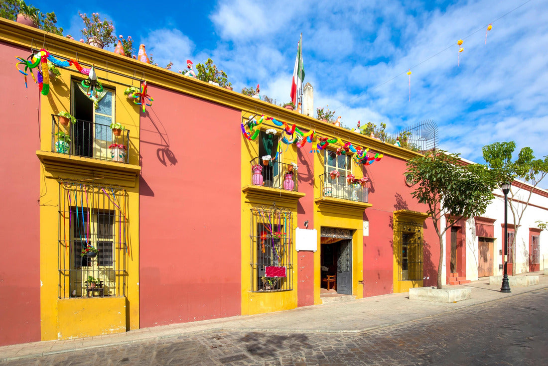 Oaxaca, Mexico, country roads and colorful colonial buildings in the historic city center 2000pc Puzzle