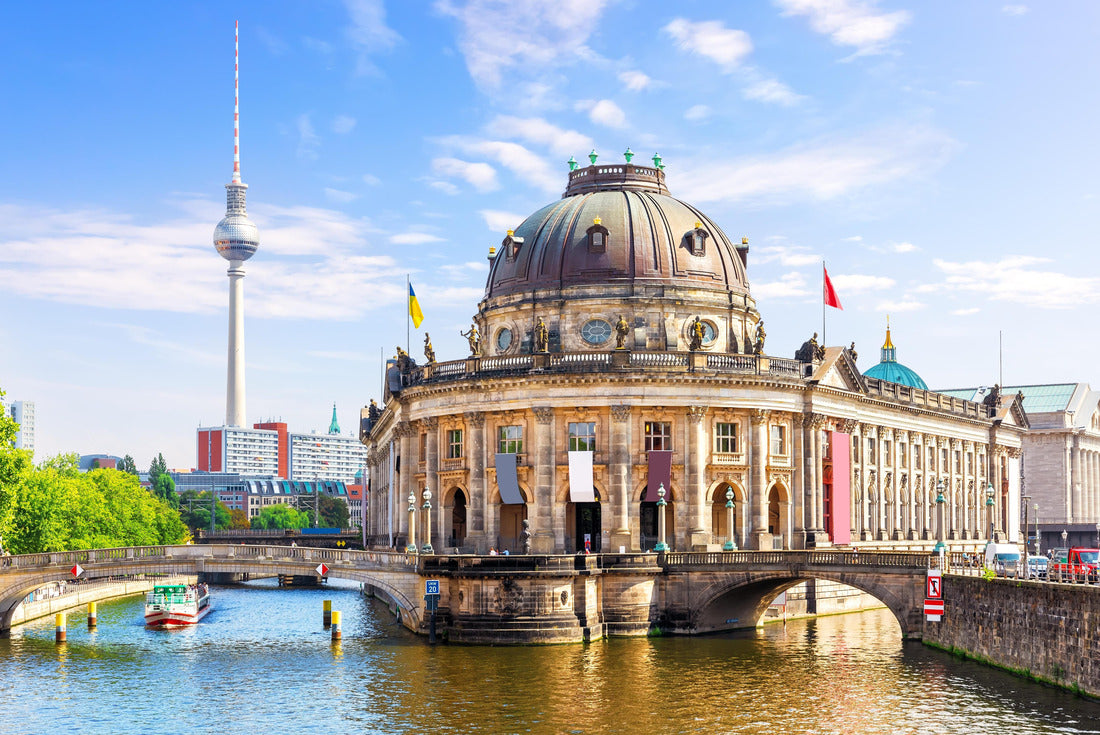 Museum Island and view of the bridge over the Spree, beautiful  Berlin, Germany 2000pc Puzzle