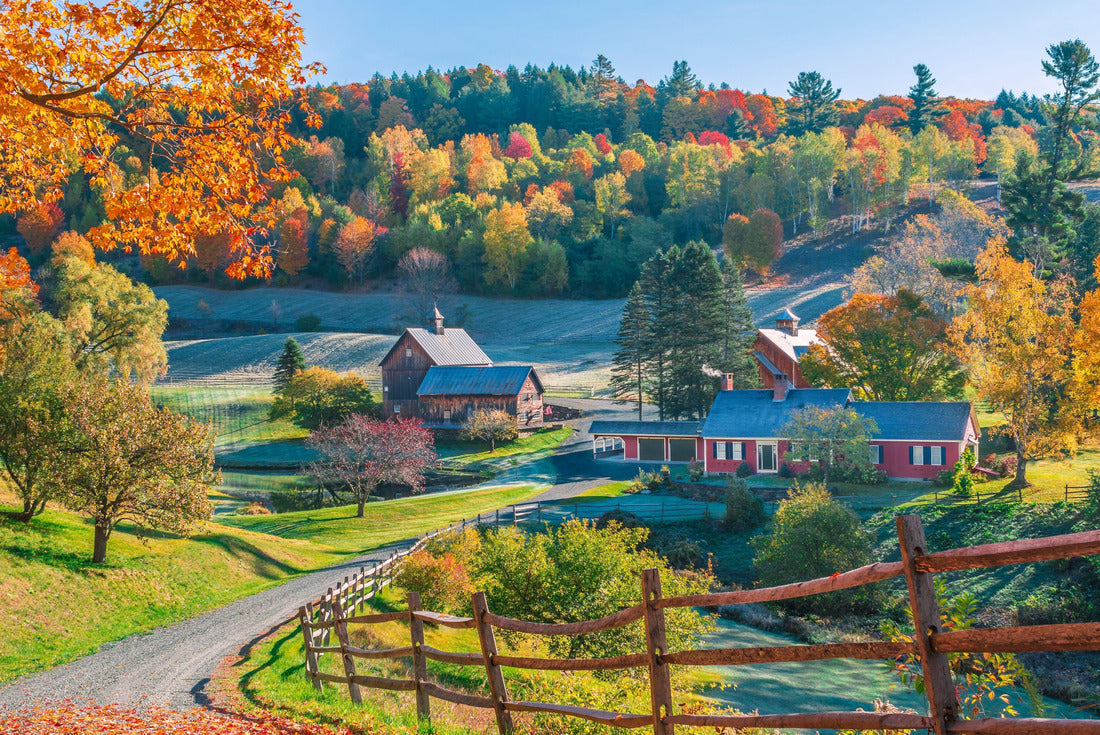 An early autumn foliage scene of houses in Woodstock, Vermont mountains 2000pc Puzzle