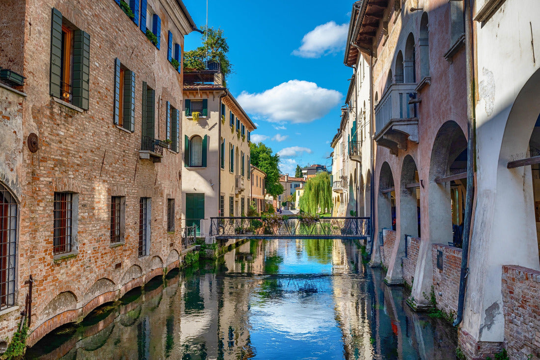 The Italian city of Treviso in the province of Veneto. View of the Sile River and the architecture of Treviso, Italy. Venetian architecture in Treviso, Italy 2000pc Puzzle