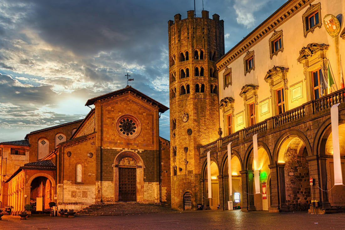 Orvieto historical old town, Umbria, Italy, view of the central Piazza Repubblicca, Palazzo Communale and St. Andrea church at night 2000pc Puzzle