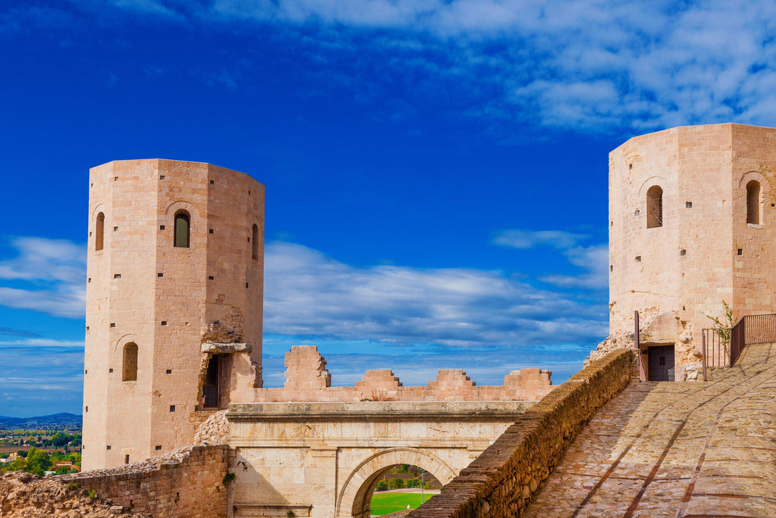 Noah Jigsaw Puzzle Porta Venere (Venus' Gate) ancient ruins in Spello with its beautiful twin, dodecagonal towers 2000 pieces