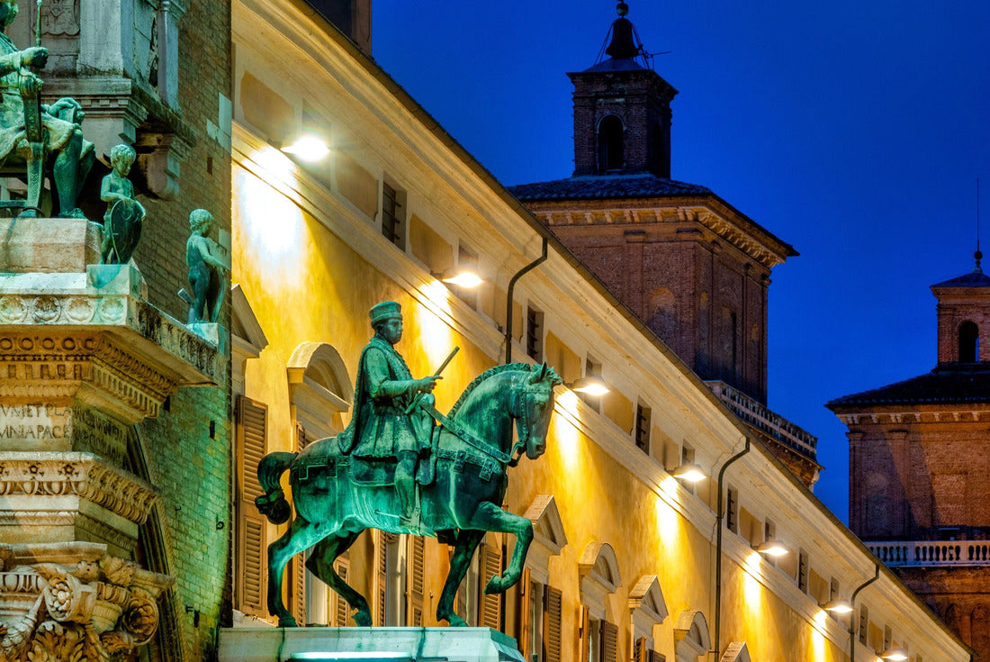 Statues of Borso and Niccolo III d'Este on the Palazzo Municipale, Ferrara, Italy 2000pc Puzzle