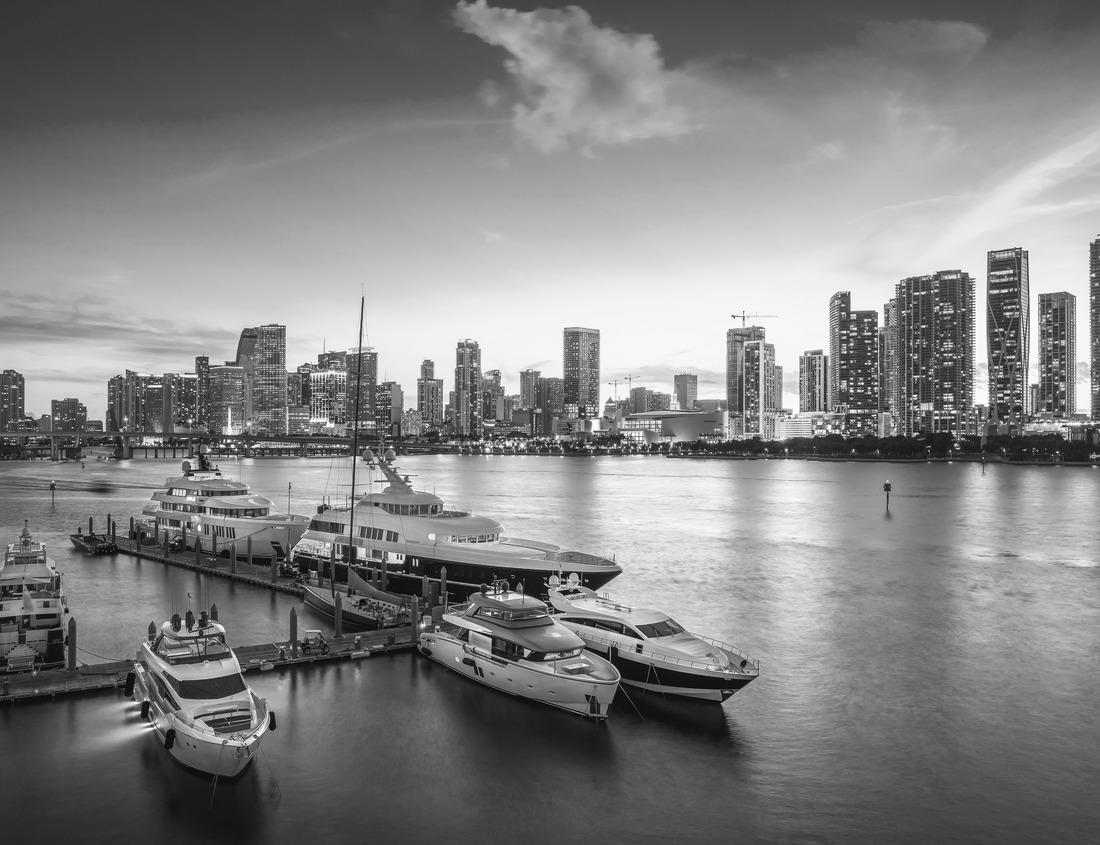 Noah Jigsaw Puzzle The Belem Tower or the Tower of Saint Vincent, the old gateway to Lisbon, Portugal in black white 1000 pieces