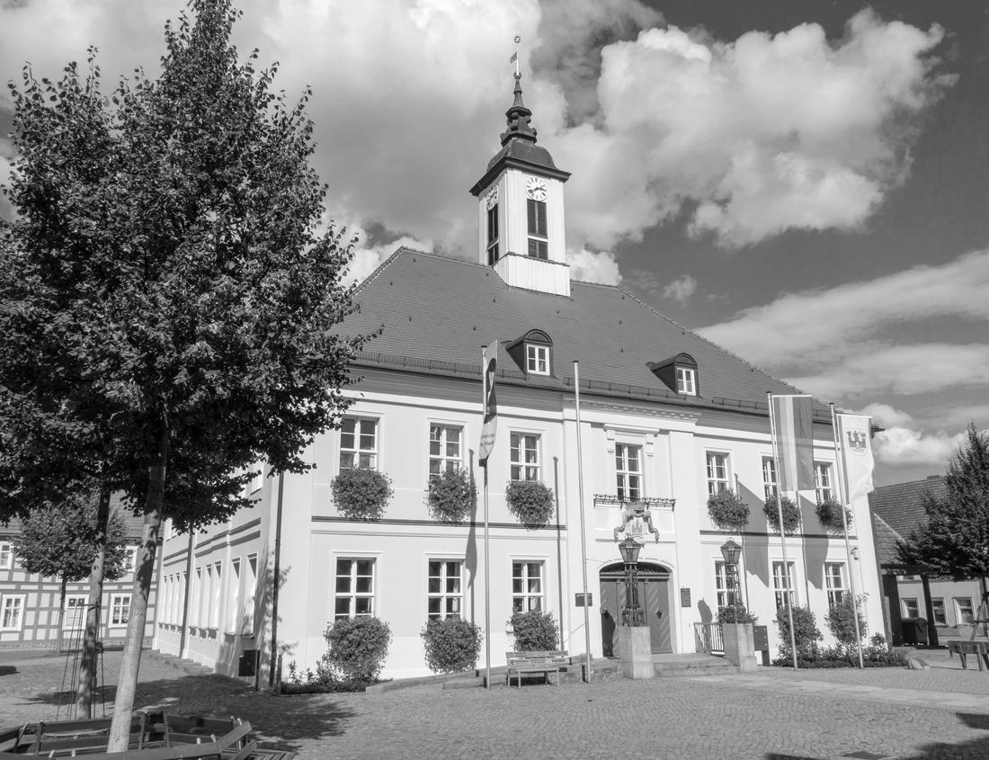 Noah Jigsaw Puzzle Famous Lobe Falls at Kribi, Cameroon, one of the few waterfalls in the world to fall into the sea, and pirogue navigating in black white 1000 pieces