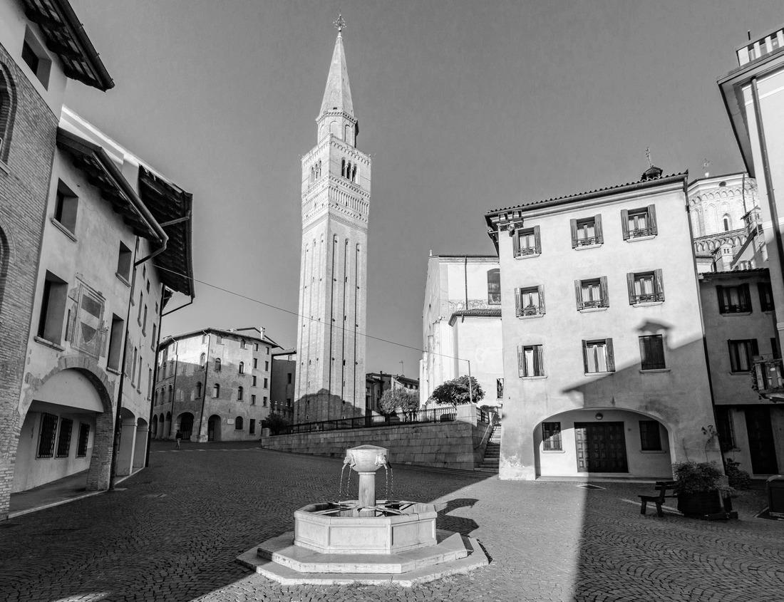 Noah Jigsaw Puzzle Toronto, Ontario, Canada cityscape on Lake Ontario at dusk in black white 1000 pieces