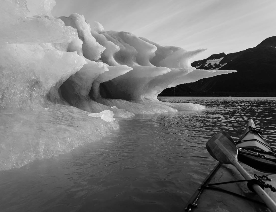 Noah Jigsaw Puzzle Town of Kirkenes - Norway in black white 1000 pieces