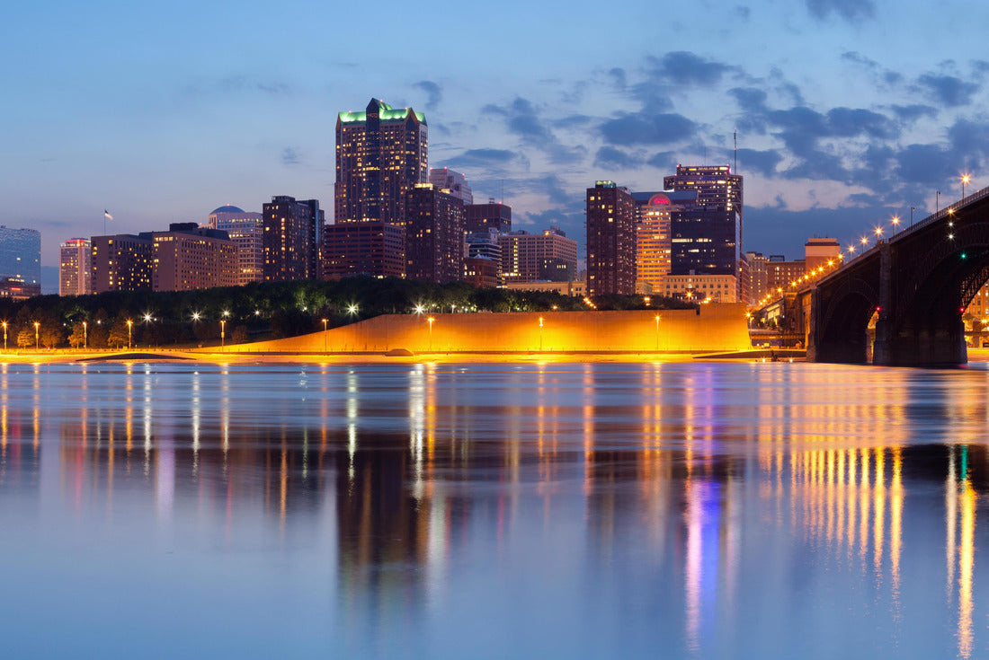 Noah Jigsaw Puzzle City of St. Louis skyline. Panoramic image of St. Louis downtown with Gateway Arch at twilight 2000 pieces