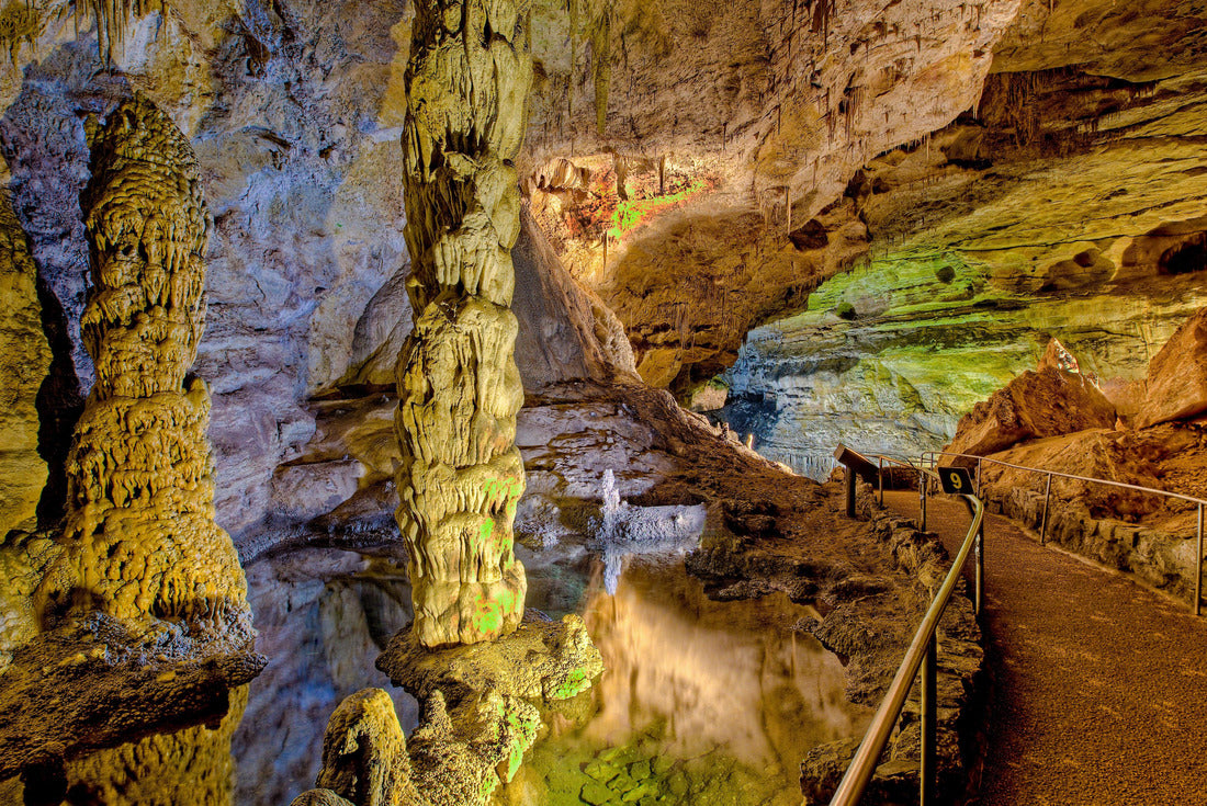Subterranean columns in spring-fed pool, Carlsbad Caverns National Park, New Mexico 2000pc Puzzle