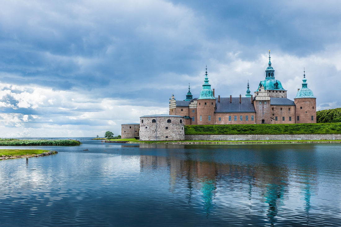 Historical building. Kalmar Castle in Sweden 2000pc Puzzle