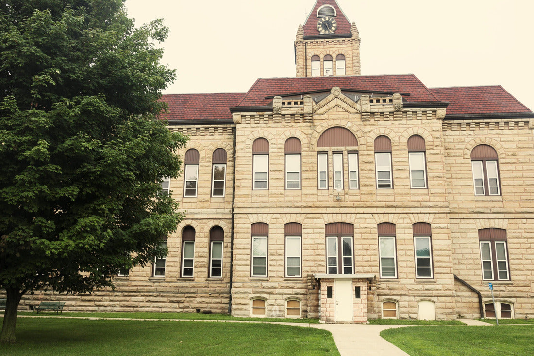 Old courthouse in Carrollton, Greene County, Illinois, United States 2000pc Puzzle