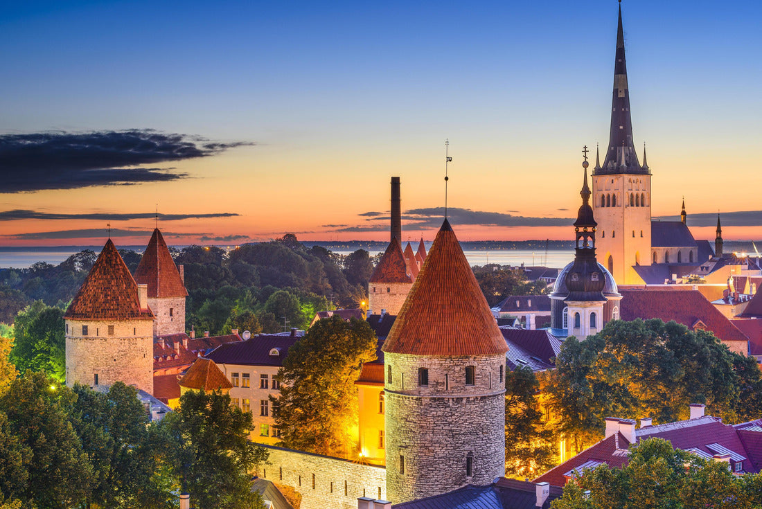 Tallinn, Estonia old city skyline at dawn 2000pc Puzzle