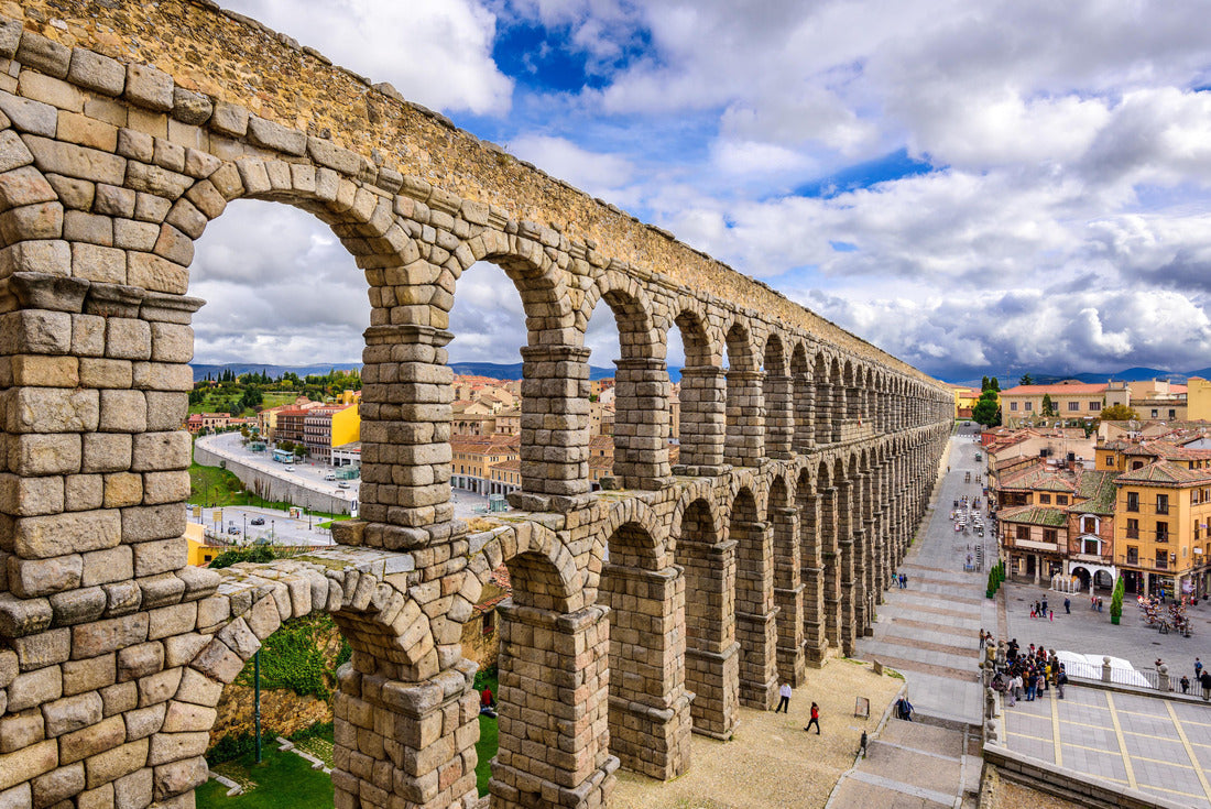 Noah Jigsaw Puzzle Segovia, Spain at the ancient Roman aqueduct 2000 pieces