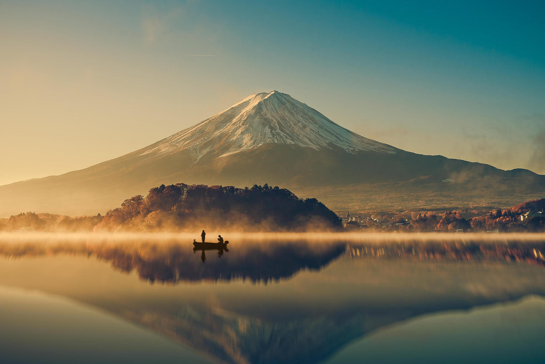 Mount Fuji at Lake Kawaguchiko in Japan at sunrise 2000pc Puzzle