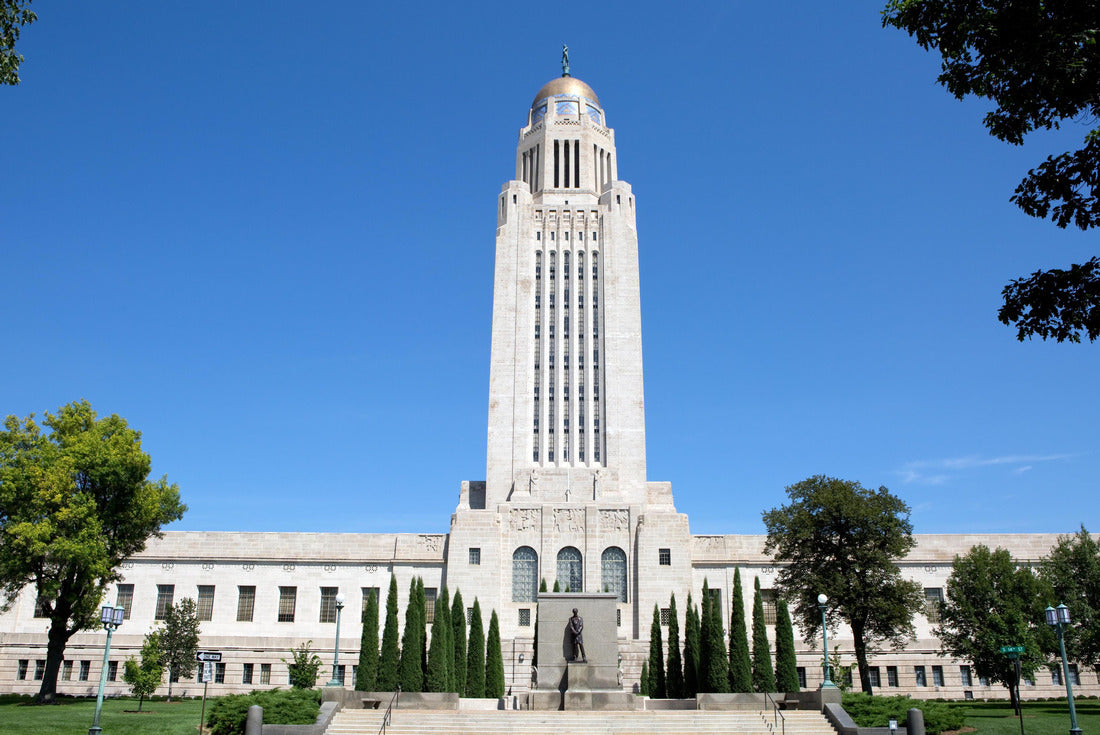 Nebraska State Capitol building located in Lincoln, Nebraska 2000pc Puzzle