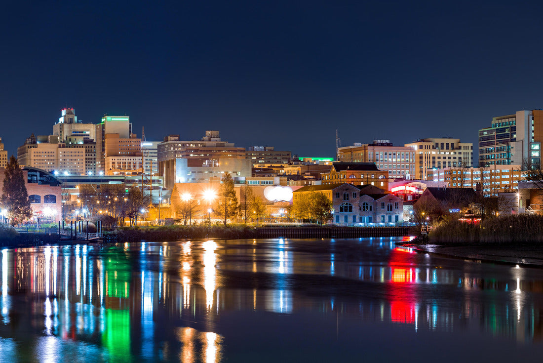 Noah Jigsaw Puzzle Wilmington Skyline-Panorama reflected in the Christiana River. Wilmington, the largest city in the state of Delaware, was built on the site of Fort Christina, the first Swedish settlement in North America 2000 pieces