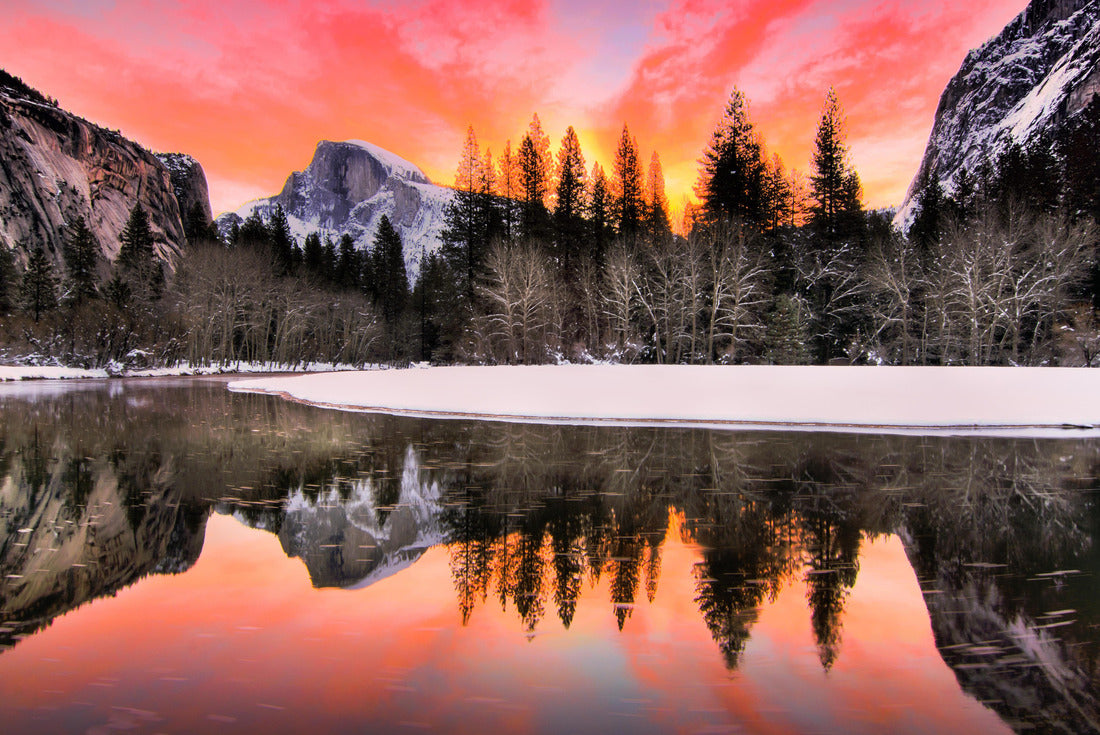 Nature Landscape of Yosemite National Park, California, USA.Yosemite National Park is in Sierra Nevada Area 2000pc Puzzle