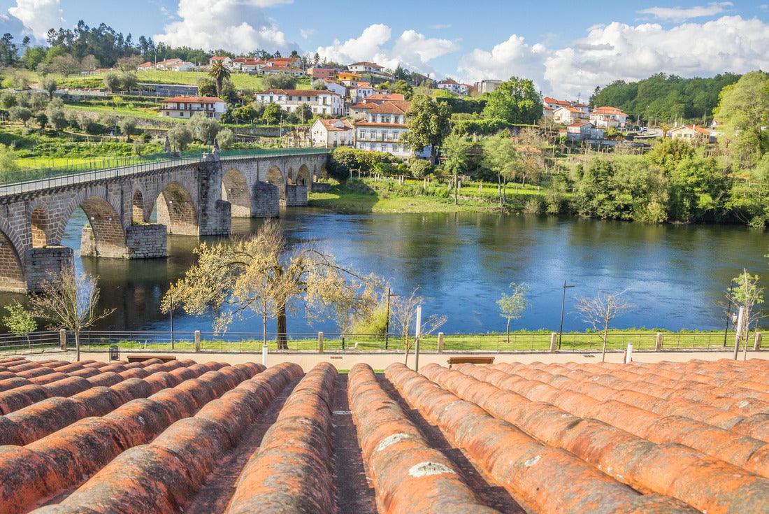 Old Roman bridge in Ponte da Barca, Portugal 2000pc Puzzle