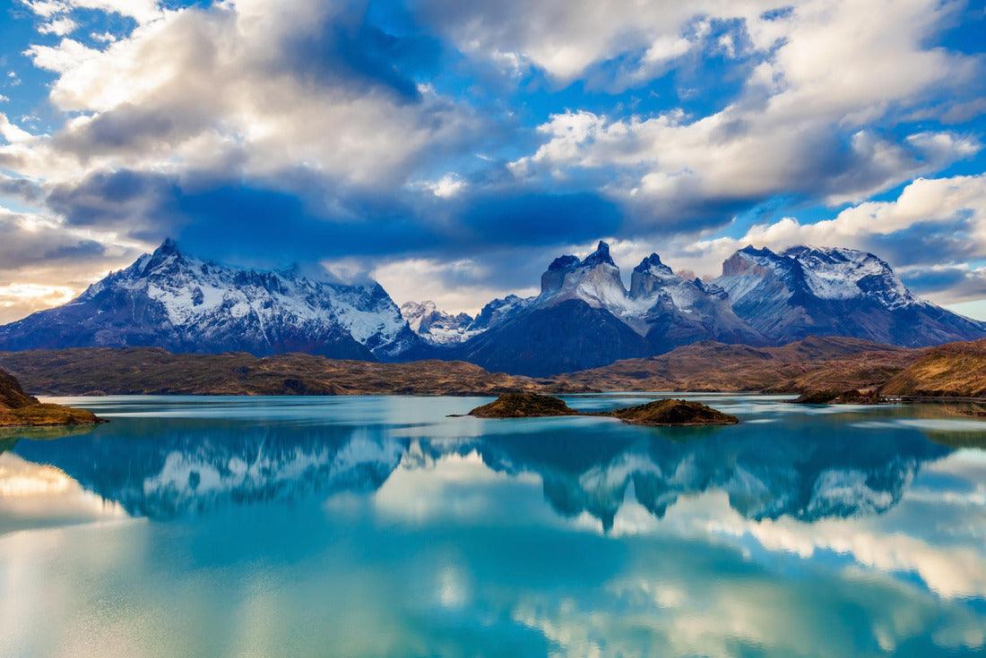 The Torres del Paine National Park sunset view. Torres del Paine is a national park with mountains, glaciers, lakes and rivers in southern Patagonia, Chile 2000pc Puzzle
