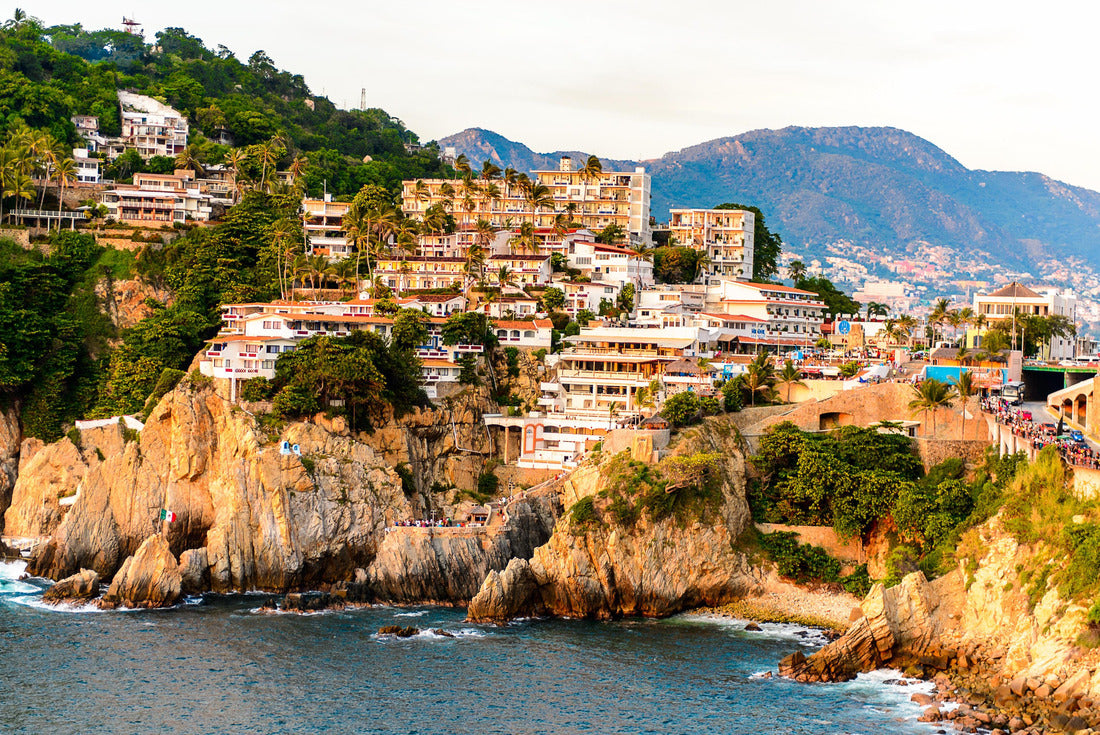 La Quebrada rock, one of the most famous tourist attractions in Acapulco, Mexico 2000pc Puzzle