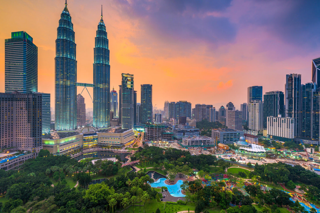 Kuala Lumpur, Malaysia skyline at dusk over the park 2000pc Puzzle