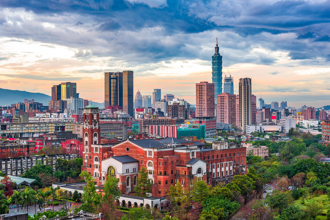 Taipei, Taiwan skyline over National Taiwan University 2000pc Puzzle