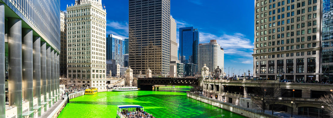 Noah Jigsaw Puzzle Chicago Skylines building along the green-tinged Chicago River at the St. Patrick's Day festival in downtown Chicago, Illinois, USA panorama 1000 pieces