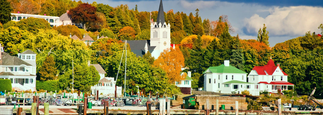 Noah Jigsaw Puzzle Lake house on Lake Huron in the fall season on Mackinac Island, Michigan panorama 1000 pieces