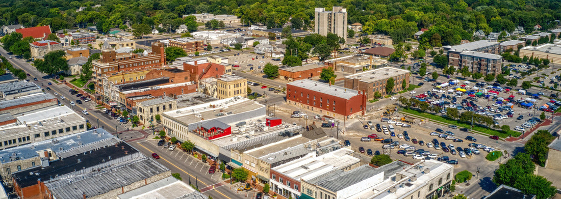 Noah Jigsaw Puzzle Aerial View of the College Town of Manhattan, Kansas in Summer panorama 1000 pieces