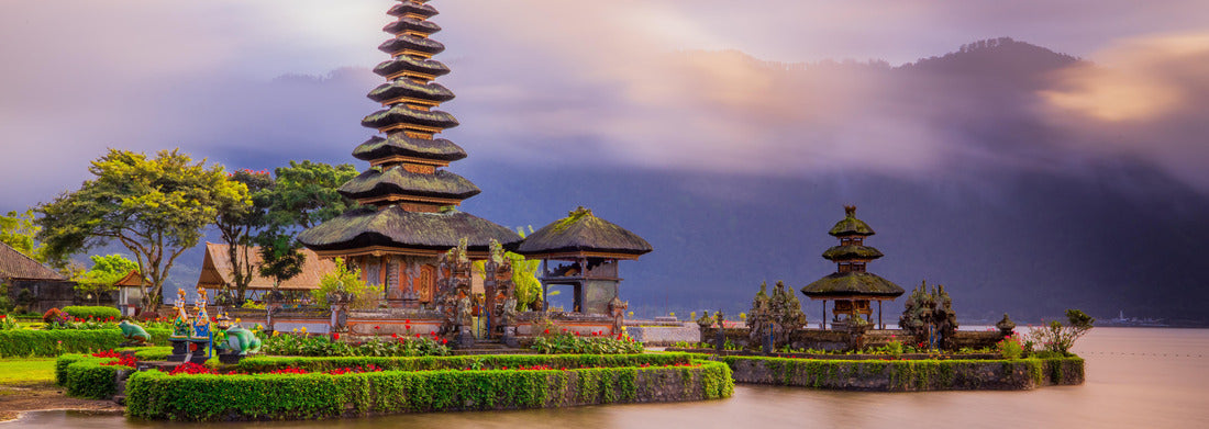 Noah Jigsaw Puzzle Pura Ulun Danu Bratan temple in Bali island. Beautiful balinese temple during sunrise. Balinese landmark. Cloudy sky. Water reflection. Slow shutter speed. Bratan lake, Bali, Indonesia panorama 1000 pieces