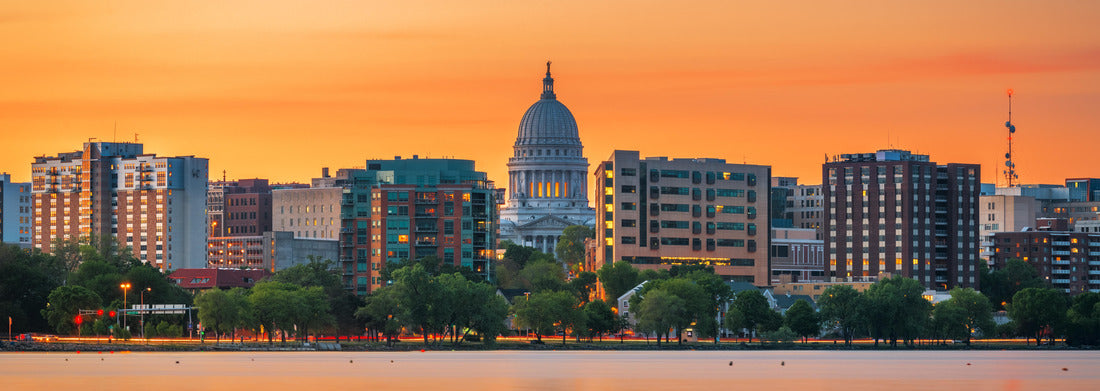 Noah Jigsaw Puzzle Madison, Wisconsin, USA downtown skyline at dusk on Lake Monona panorama 1000 pieces