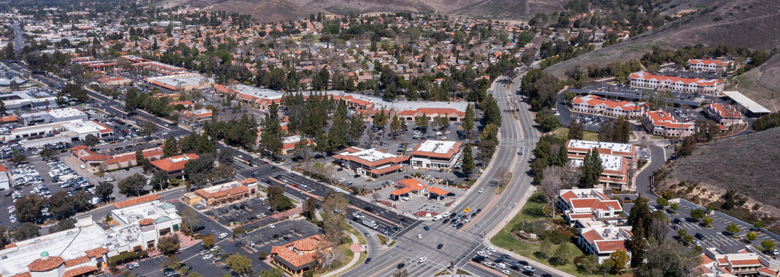 Aerial daytime view of the downtown area of Thousand Oaks, California, USA 1000pc Panoramic Puzzle